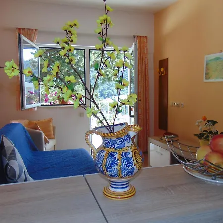 Apartment Elelu *