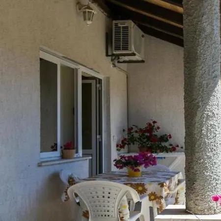 Apartment Elelu *