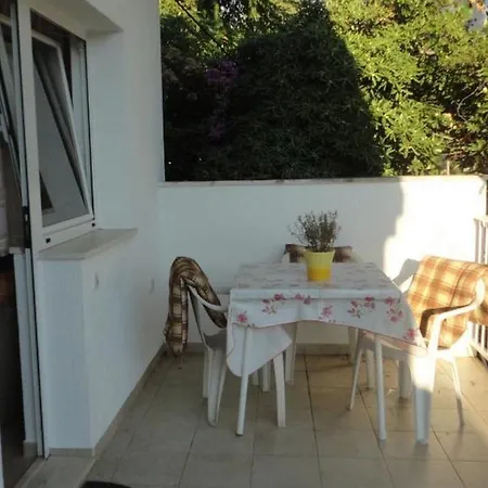 Elelu Apartment